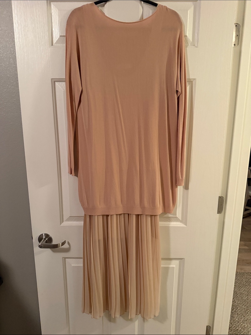 Long Sleeve Pleated Midi Dress in Blush - Picture 3 of 3